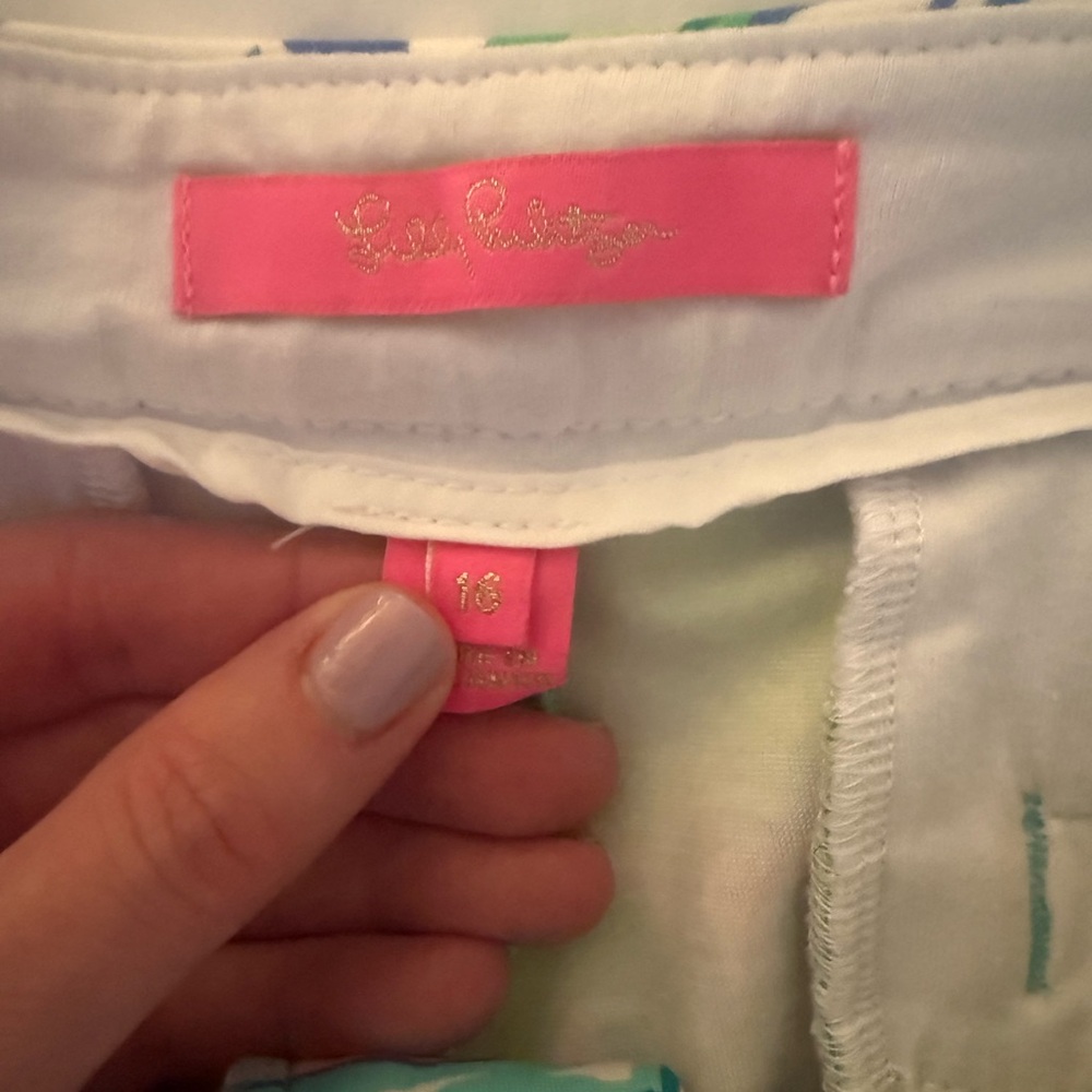 Lilly Pulitzer Blue and Pink Floral Women's Shorts - Picture 5 of 8